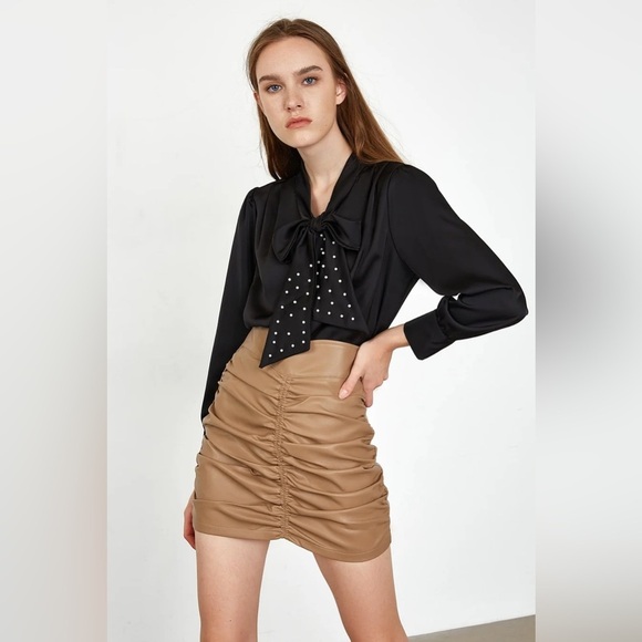 J.ING  Isela Satin Black Bow Tie Shirt - Picture 4 of 6